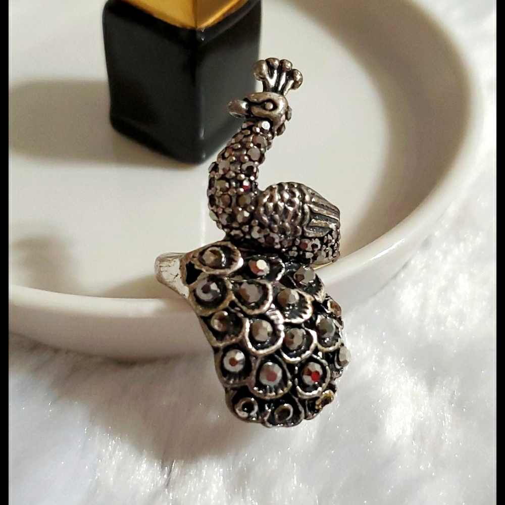 Silver tone peacock ring gray black rhinestones 6.5 cocktail ring - Picture 3 of 6